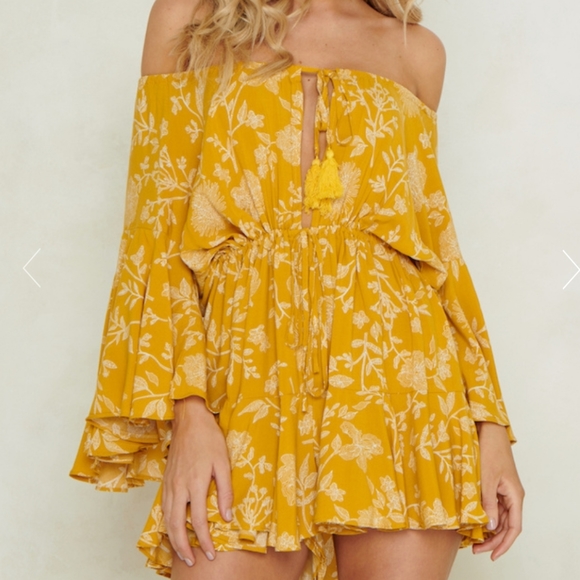 💛 Yellow Bell Sleeved Romper - Picture 7 of 7